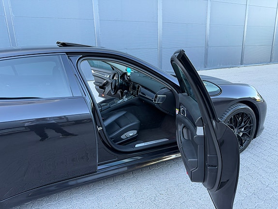 Porsche Panamera 22 of 30