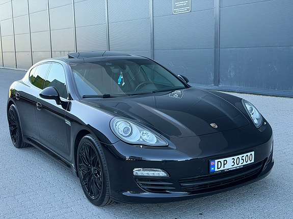 Porsche Panamera 6 of 30