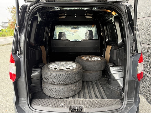 Ford Transit Courier 18 of 18