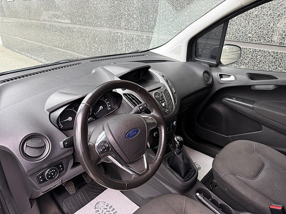 Ford Transit Courier 9 of 18
