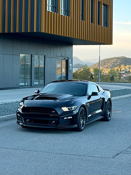 Ford Mustang 2 of 21