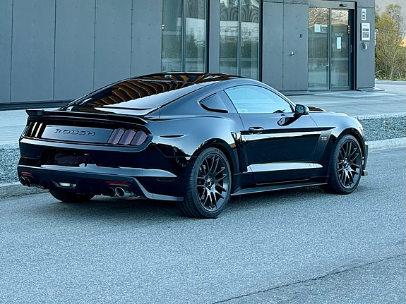 Ford Mustang 5 of 21