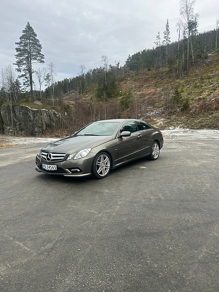 Mercedes-Benz E250 3 of 21