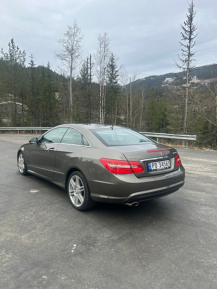 Mercedes-Benz E250 5 of 21
