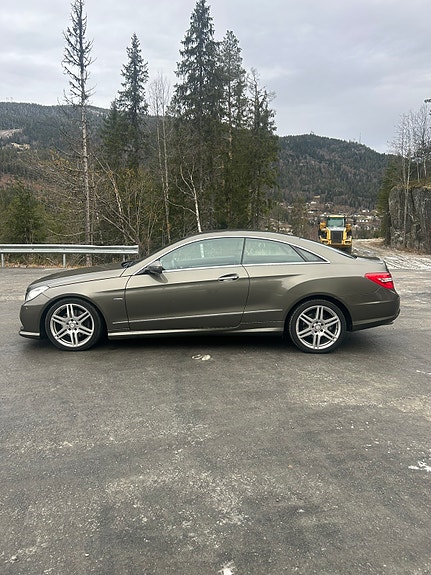 Mercedes-Benz E250 4 of 21