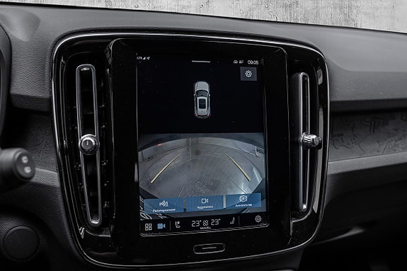 Volvo XC40 17 of 23