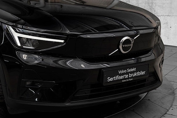 Volvo XC40 2 of 23