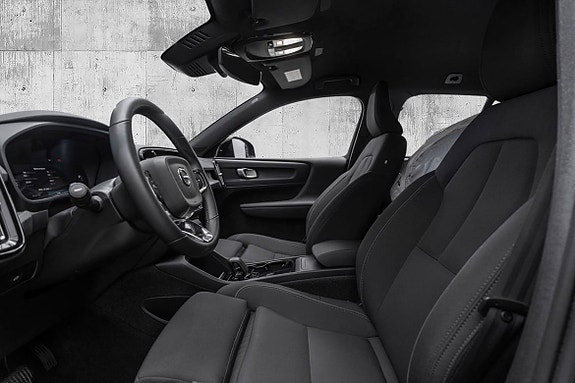 Volvo XC40 10 of 23