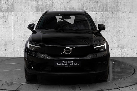 Volvo XC40 3 of 23