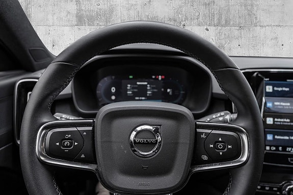 Volvo XC40 14 of 23