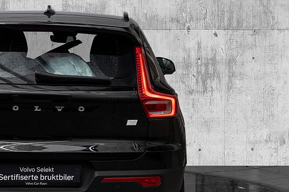 Volvo XC40 8 of 23
