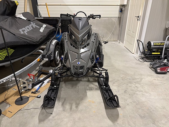 Polaris 9R RMK KHAOS 146 SLASH KUN 144KM/EL START 2 of 5