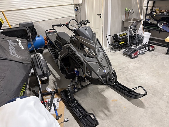 Polaris 9R RMK KHAOS 146 SLASH KUN 144KM/EL START 3 of 5