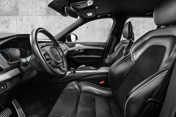 Volvo XC90 10 of 30