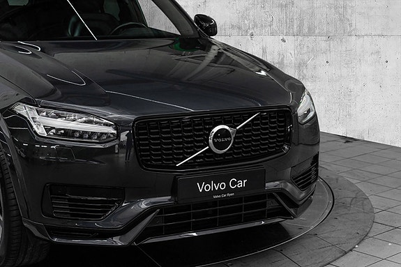 Volvo XC90 2 of 30