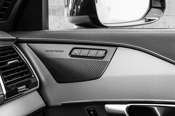 Volvo XC90 23 of 30