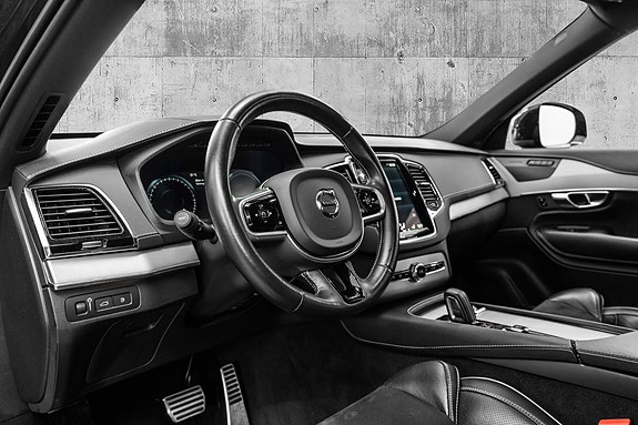 Volvo XC90 11 of 30