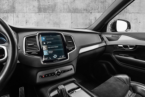 Volvo XC90 18 of 30