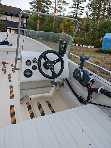Terhi 6020 med Evinrude etec 40hp og henger 7 of 10