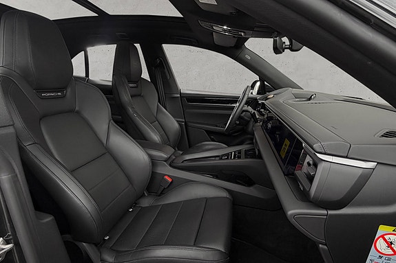 Porsche Macan 28 of 30