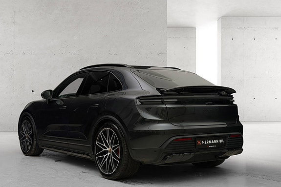 Porsche Macan 3 of 30