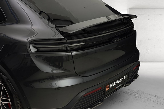 Porsche Macan 4 of 30