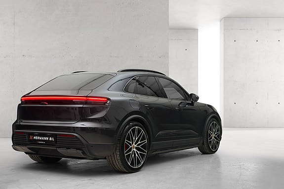 Porsche Macan 13 of 30