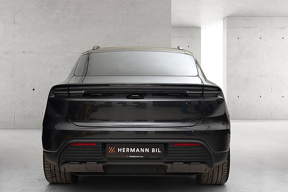 Porsche Macan 5 of 30