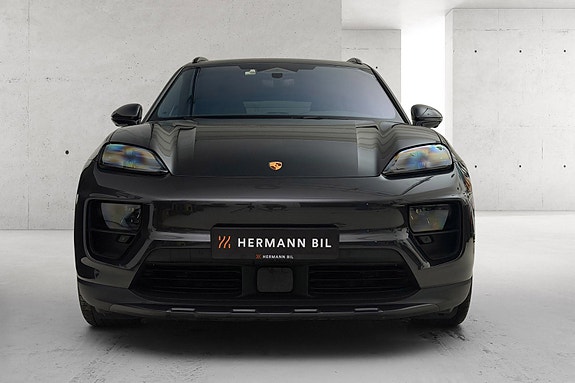 Porsche Macan 18 of 30