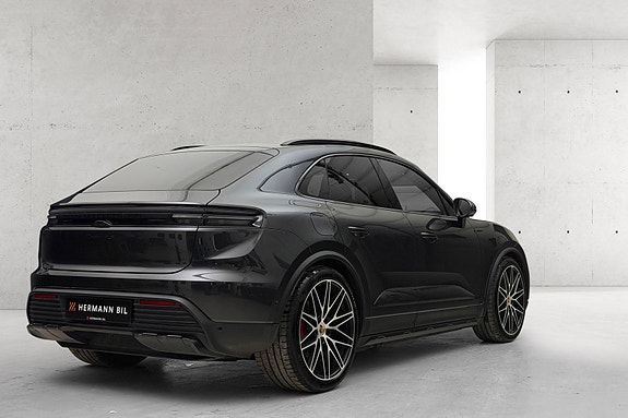 Porsche Macan 14 of 30