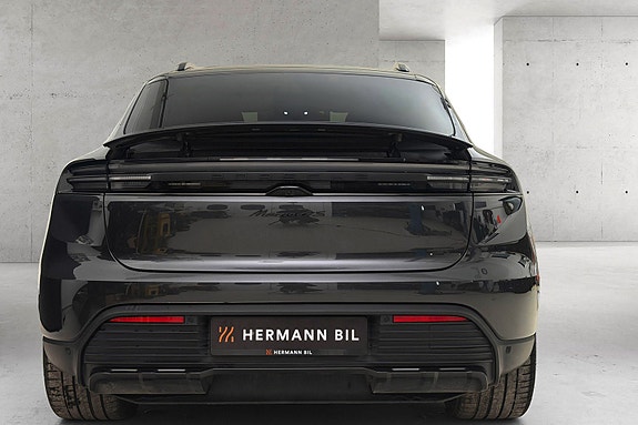 Porsche Macan 6 of 30