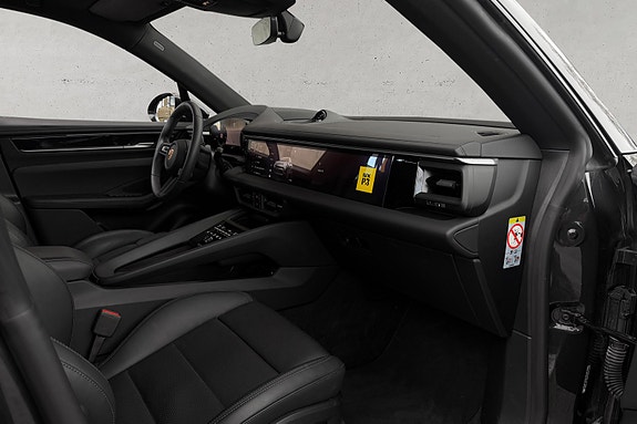 Porsche Macan 27 of 30