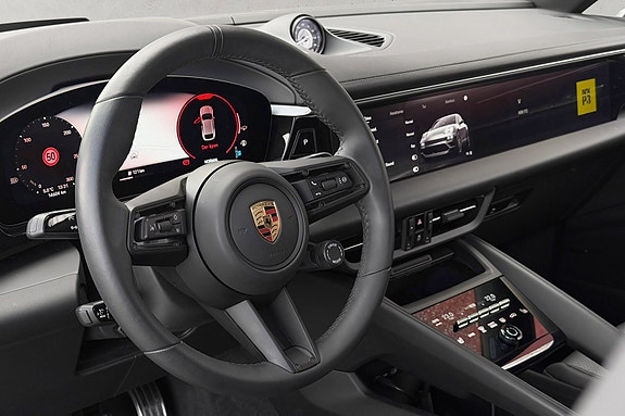 Porsche Macan 25 of 30