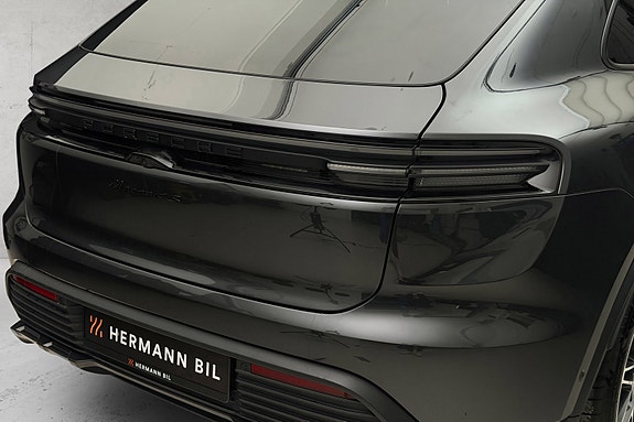 Porsche Macan 15 of 30
