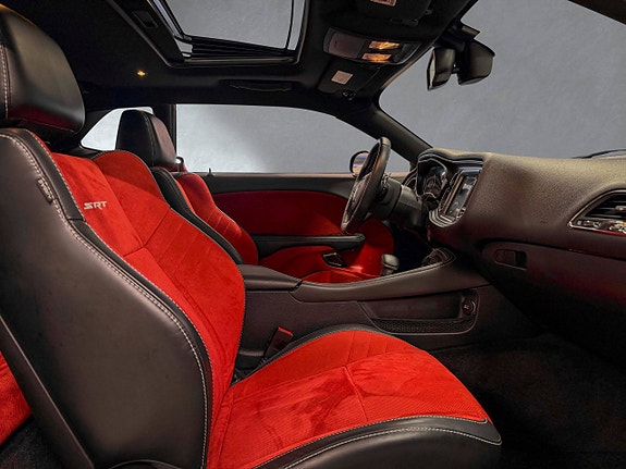 Dodge Challenger 14 of 30
