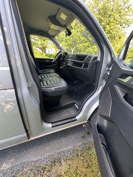 Volkswagen Caravelle 5 of 15