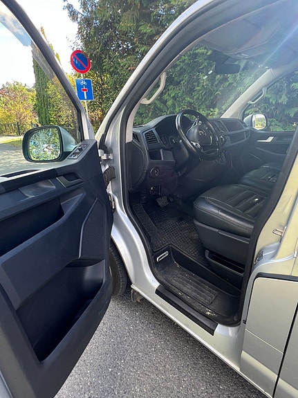 Volkswagen Caravelle 2 of 15