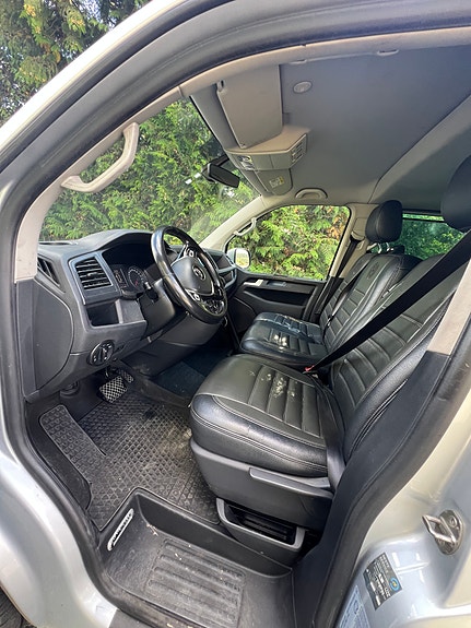 Volkswagen Caravelle 4 of 15