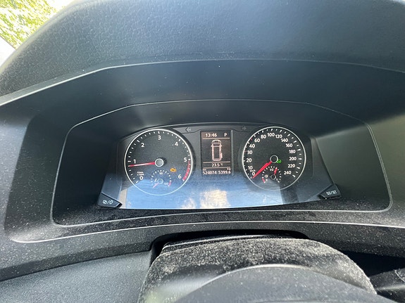Volkswagen Caravelle 10 of 15