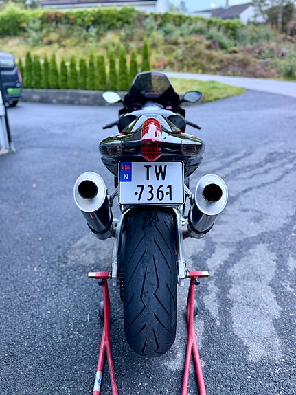 Aprilia RSV1000R Factory 5 of 30