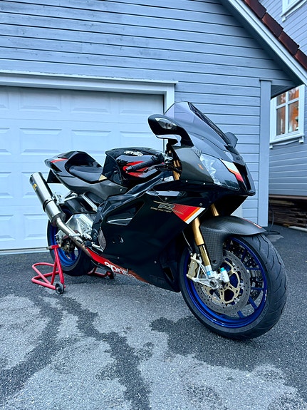 Aprilia RSV1000R Factory 14 of 30