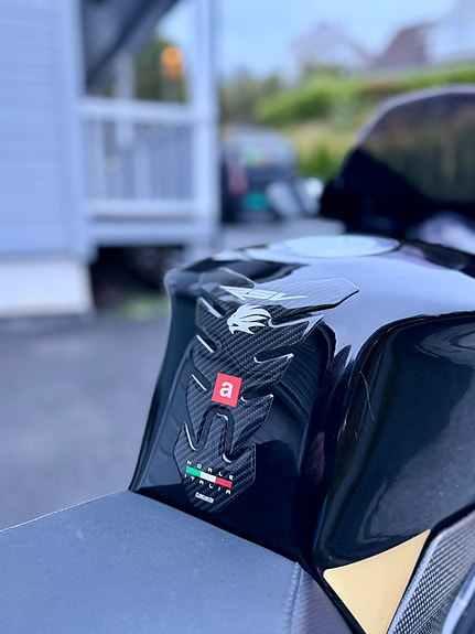 Aprilia RSV1000R Factory 16 of 30