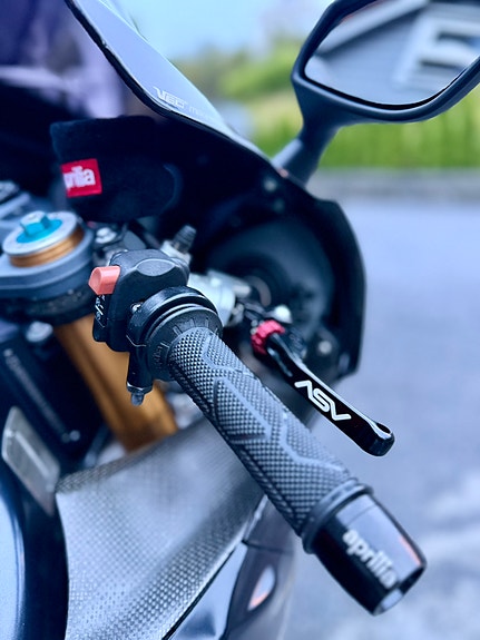 Aprilia RSV1000R Factory 21 of 30