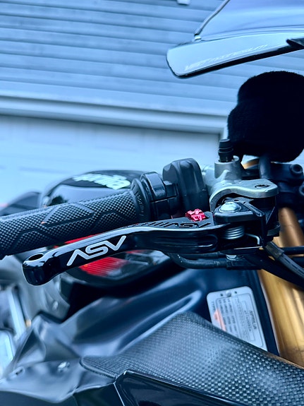 Aprilia RSV1000R Factory 20 of 30