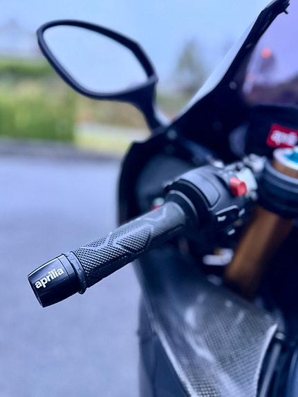 Aprilia RSV1000R Factory 18 of 30
