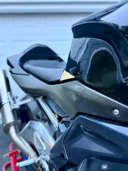 Aprilia RSV1000R Factory 27 of 30