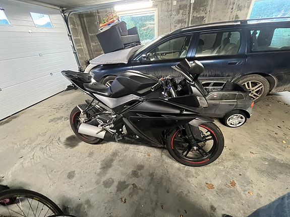 Yamaha YZF-R 125 3 of 7