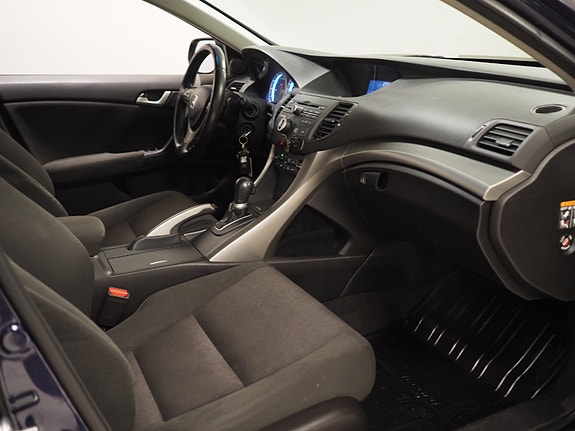 Honda Accord 11 of 30