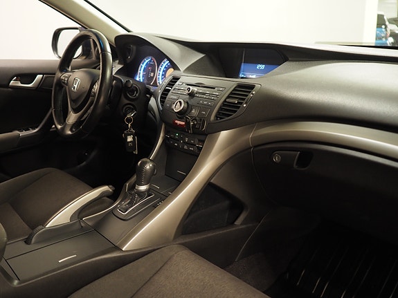 Honda Accord 12 of 30