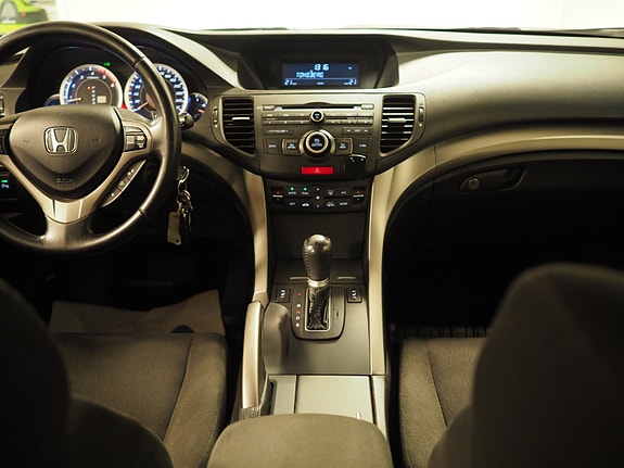 Honda Accord 13 of 30